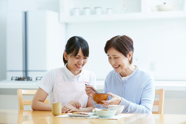 睡眠や食事など生活リズムを調整する様子