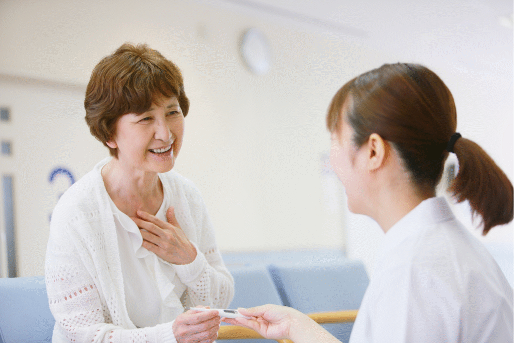 利用者さんが看護師と話している様子